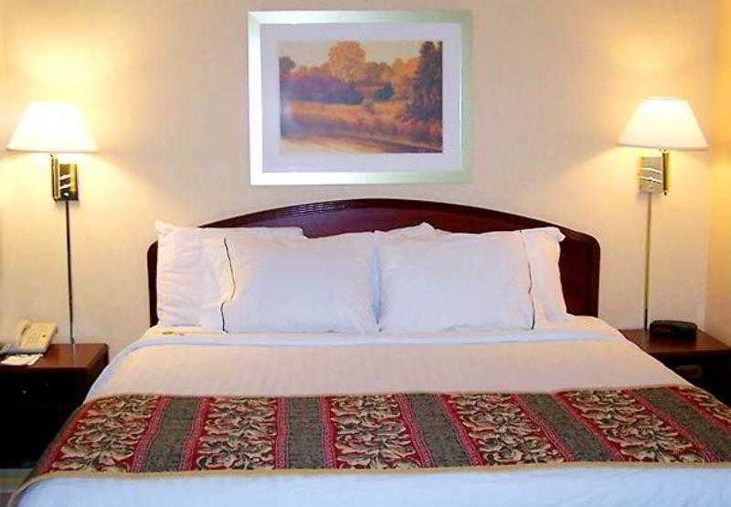 Courtyard By Marriott Bentonville Szoba fotó